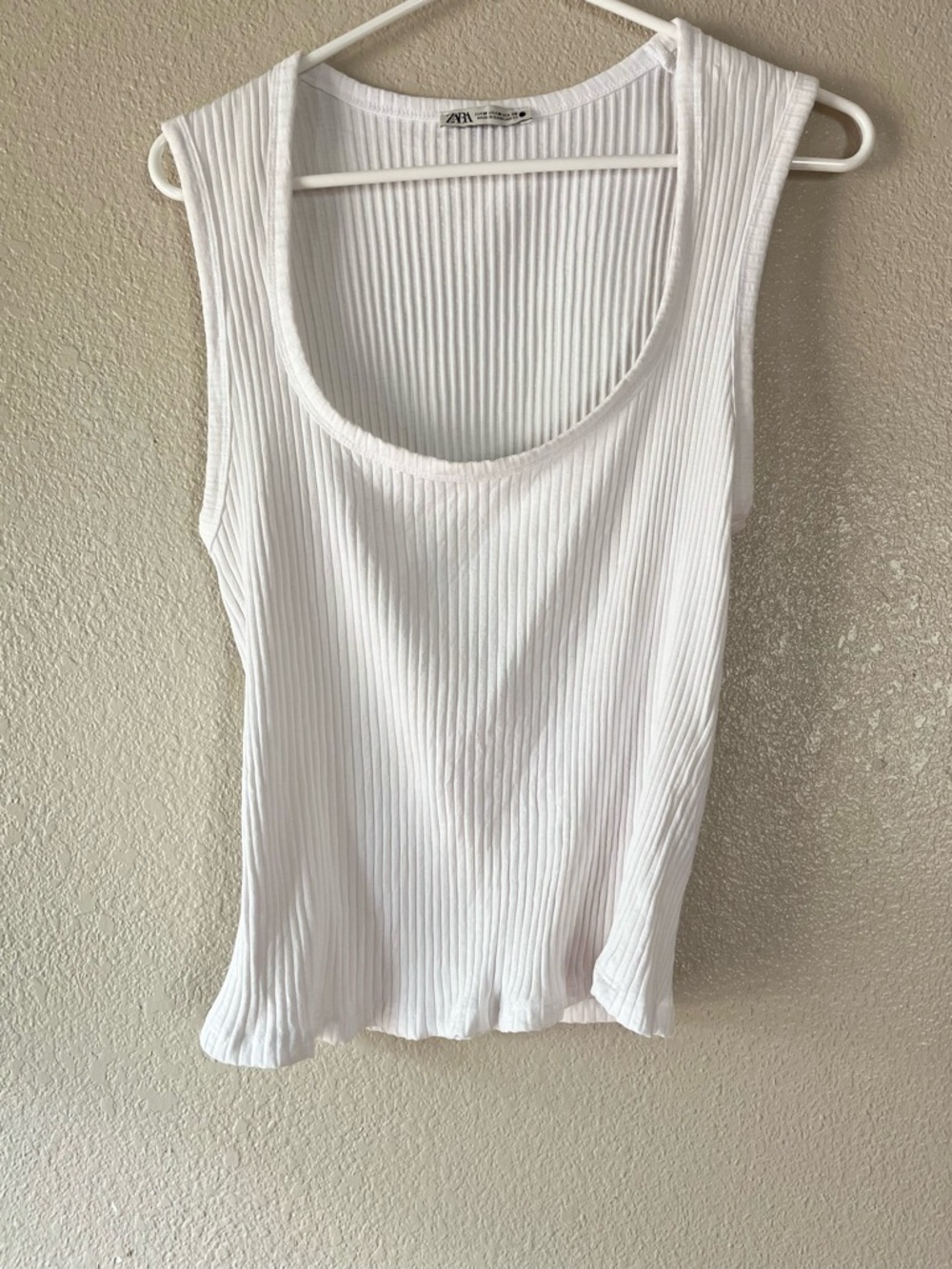 Zara White Ribbed Scoop Tank - Picture 5 of 6